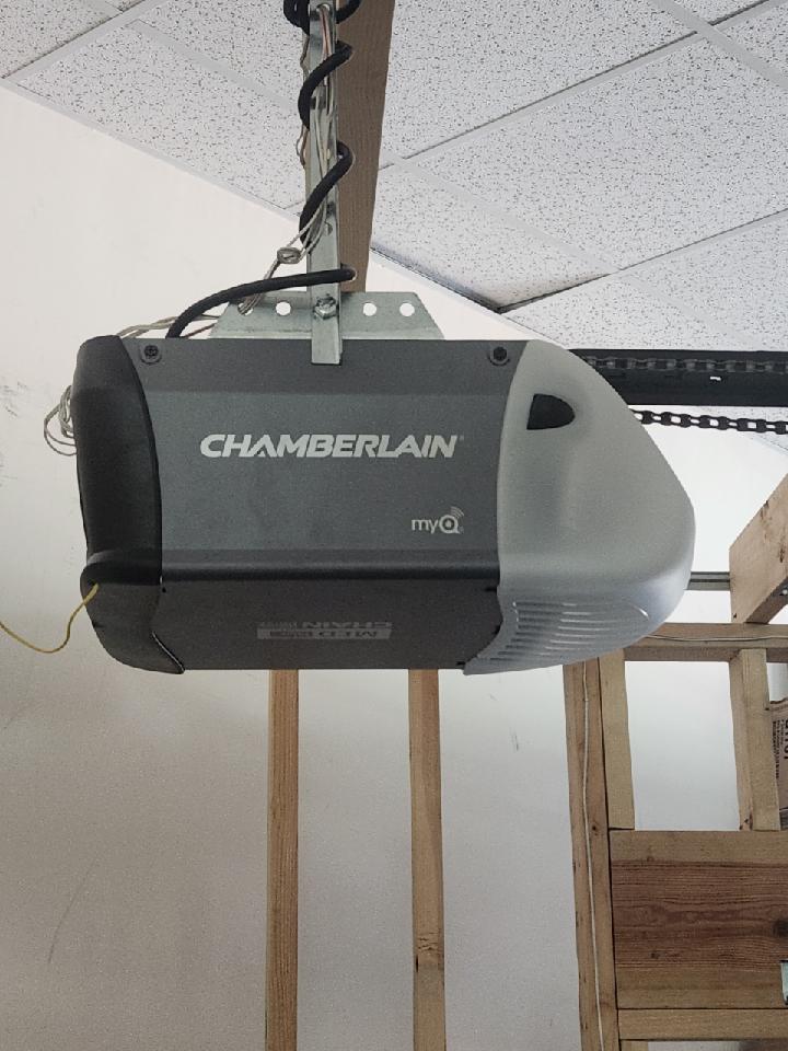 CHAMBERLAIN GARAGE DOOR OPENER AT SHOWROOM